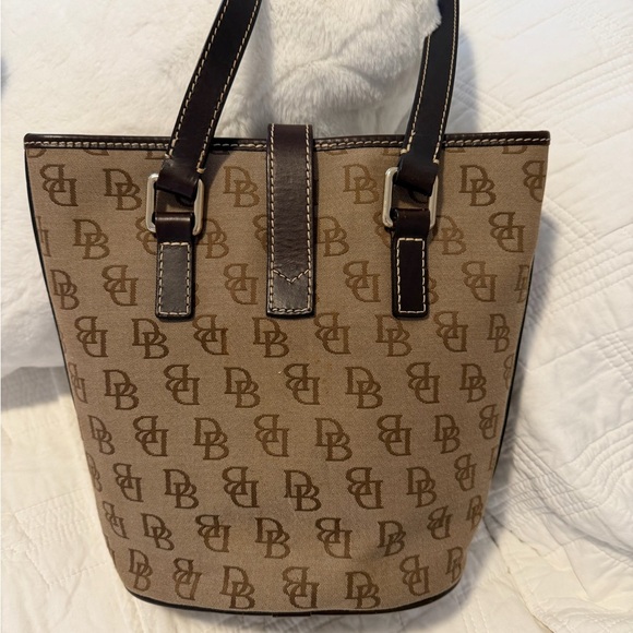 Dooney & Bourke Monogram Bucket Shoulder Bag 9x10 EUC - Picture 6 of 12